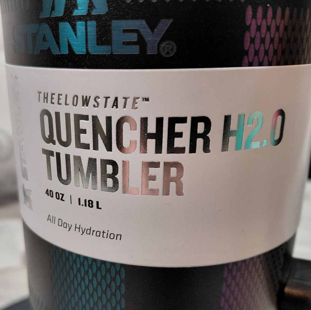 NEW Stanley Flowstate 40oz Quencher H2.0 Tumbler Iridescent Black Plaid - Picture 3 of 12